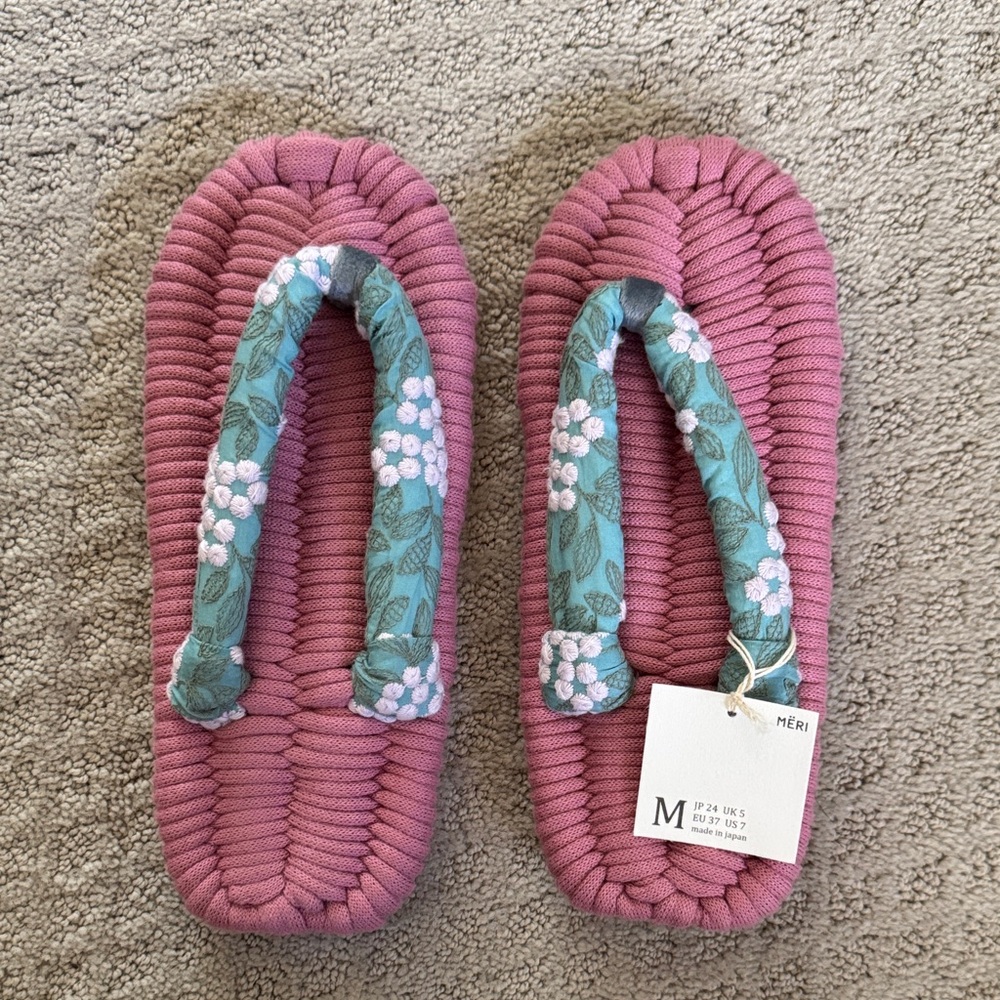 MËRI indoor flip flops